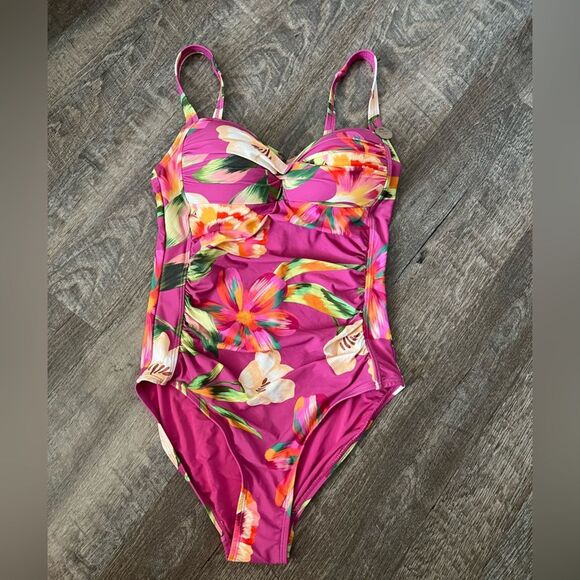 Nip Tuck Multifit Cup Joanne One-Piece Swimsuit- Size 6 - Picture 1 of 7